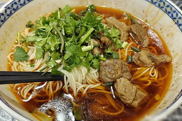 重庆飞嘴牛肉面技术-香源配方网