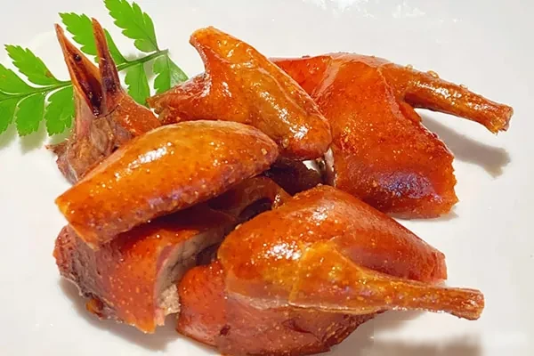 图片[1]-《脆皮乳鸽》生炸，熟炸，学习两款技术配方和视频教程-香源配方网