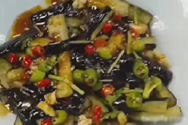 图片[1]-特色黄椒风味茄子制作视频教程-香源配方网