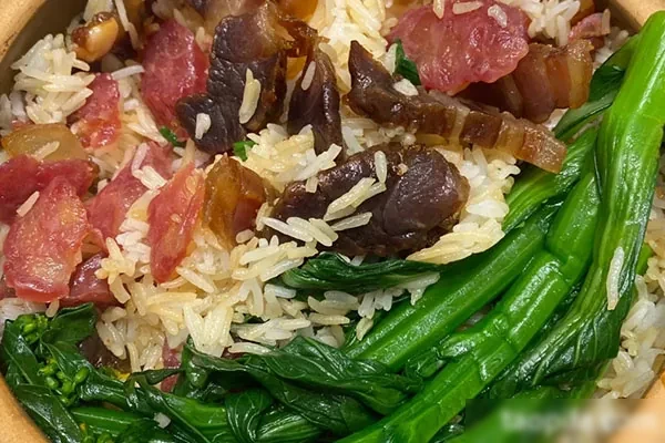 3款爽到爆正宗煲仔饭：豉汁排骨 & 干贝肉饼 & 鲜虾鲍鱼-香源配方网