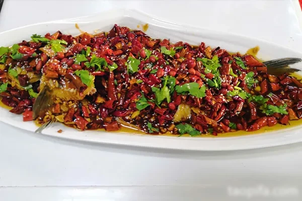 火爆菜品香辣鲤鱼(核心秘制酱汁回锅油,香料粉)-香源配方网