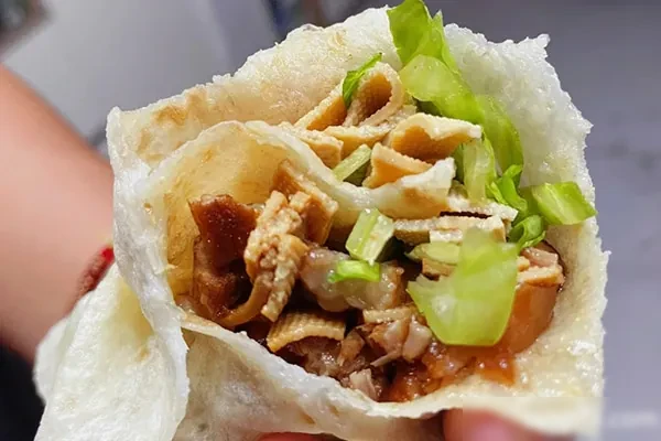 卤肉卷饼、红油煎饼制作视频-香源配方网