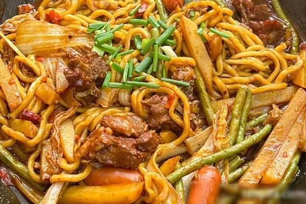 铁锅焖面视频教程-香源配方网