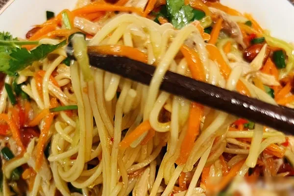 鸡丝凉面技术配方资料-香源配方网