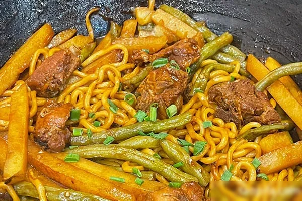 冰城外婆铁锅焖面技术配方资料-香源配方网