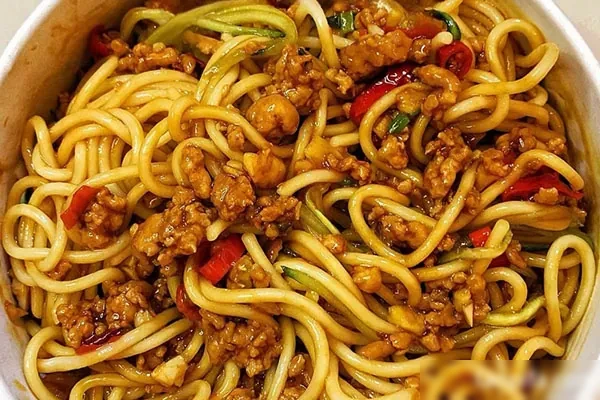 开店级炸酱面制作教程-香源配方网