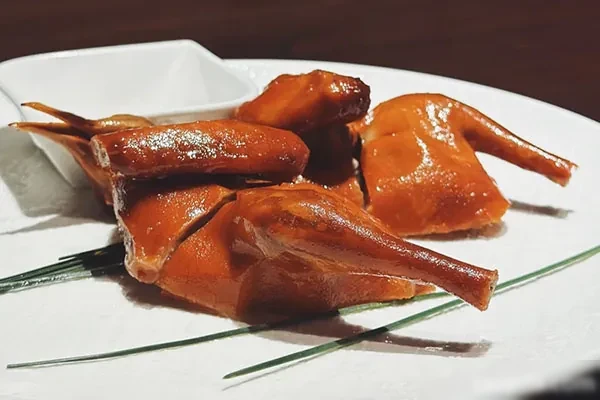 图片[1]-驰名玻璃乳鸽技术配方和视频教程-香源配方网