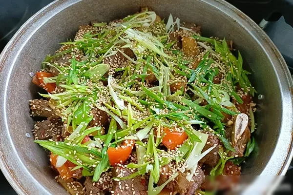 图片[1]-炕锅牛排鸡排骨均可_厨房小哥阿龙课程视频教程-香源配方网