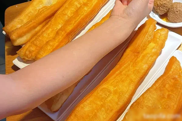 金牌手臂大油条制作视频教程-香源配方网